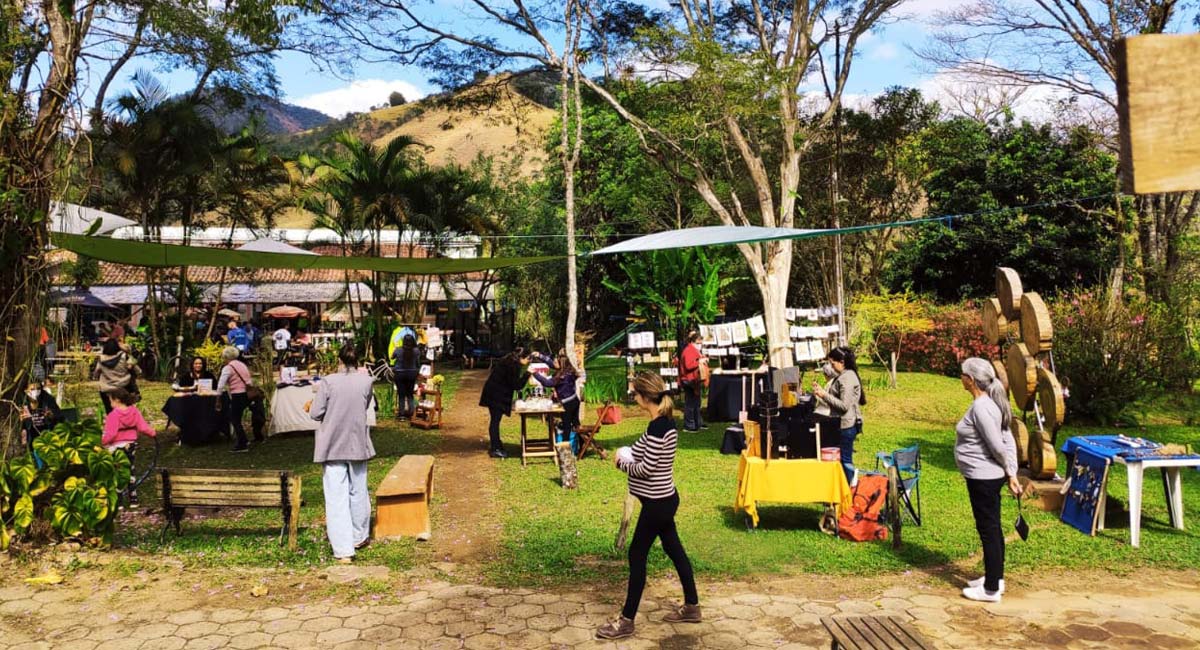 feira no jardim